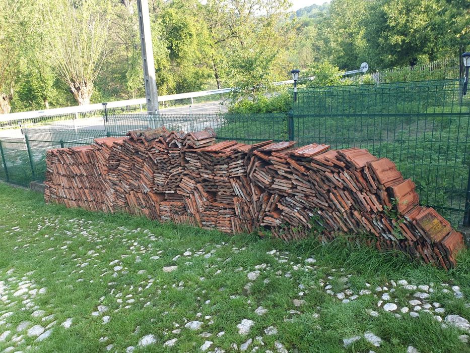 Tigla  ceramica profesionala  în stare foarte bună.
