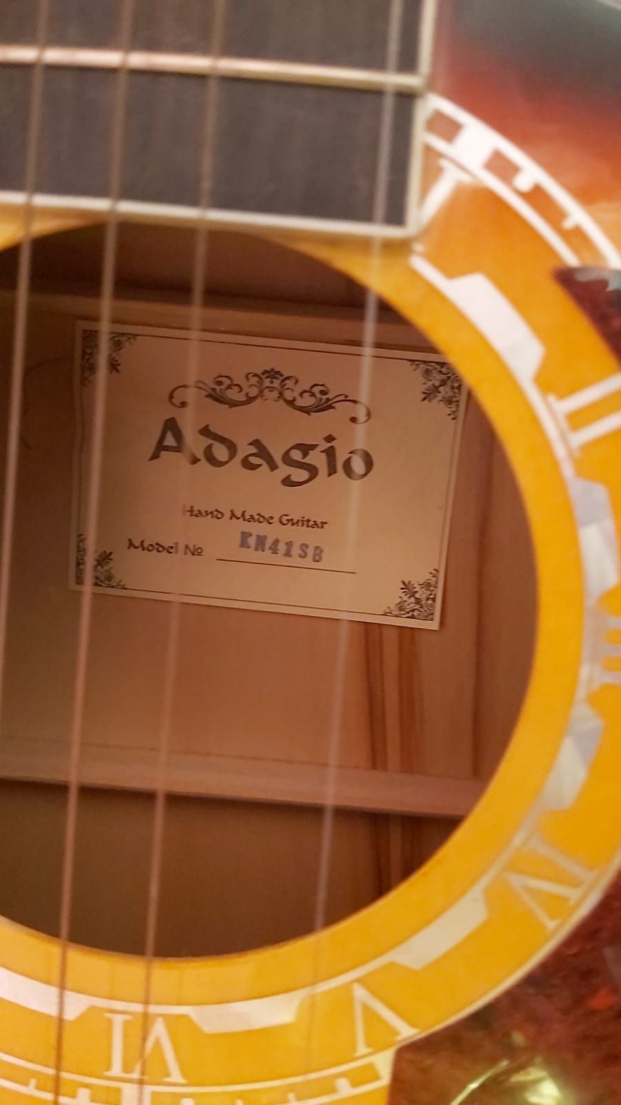 Продам Акустическую гитару Adagio