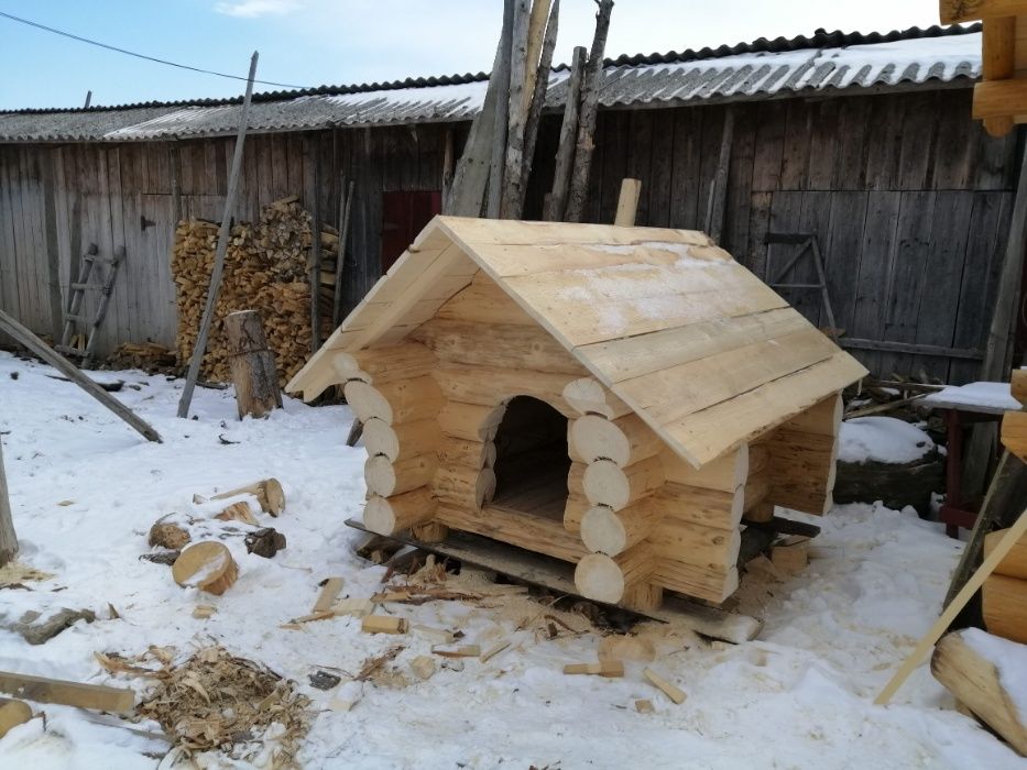 Cușcă pentru câine din bușteni