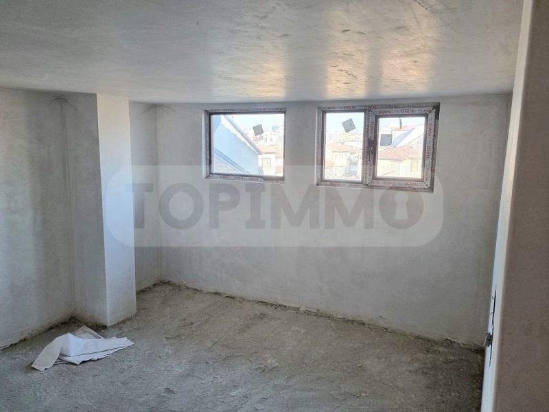 Продава се Тристаен апартамент в Варна, Колхозен пазар - 130 кв.м за 1216 €/кв.м - Снимка #10