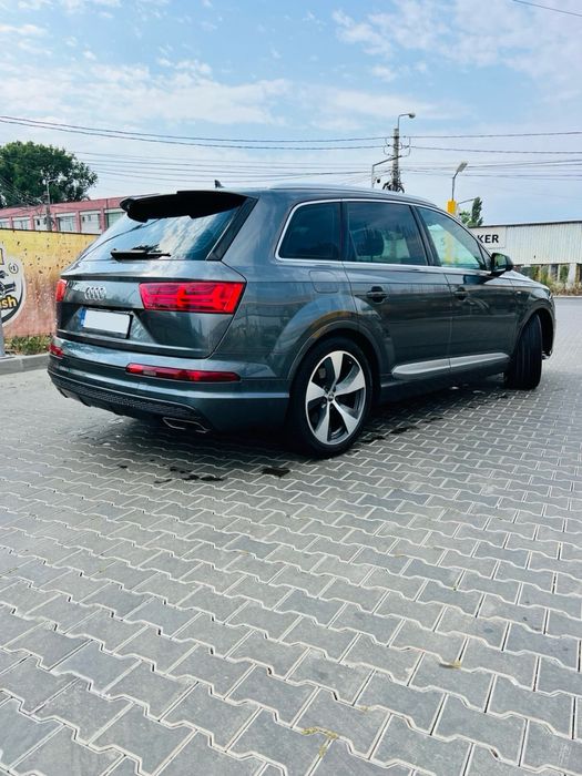 Audi q7 S line 7 locuri stare impecabila ofer diferenta