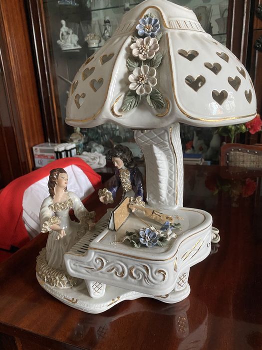 Vand bibelou de portelan tip veioza