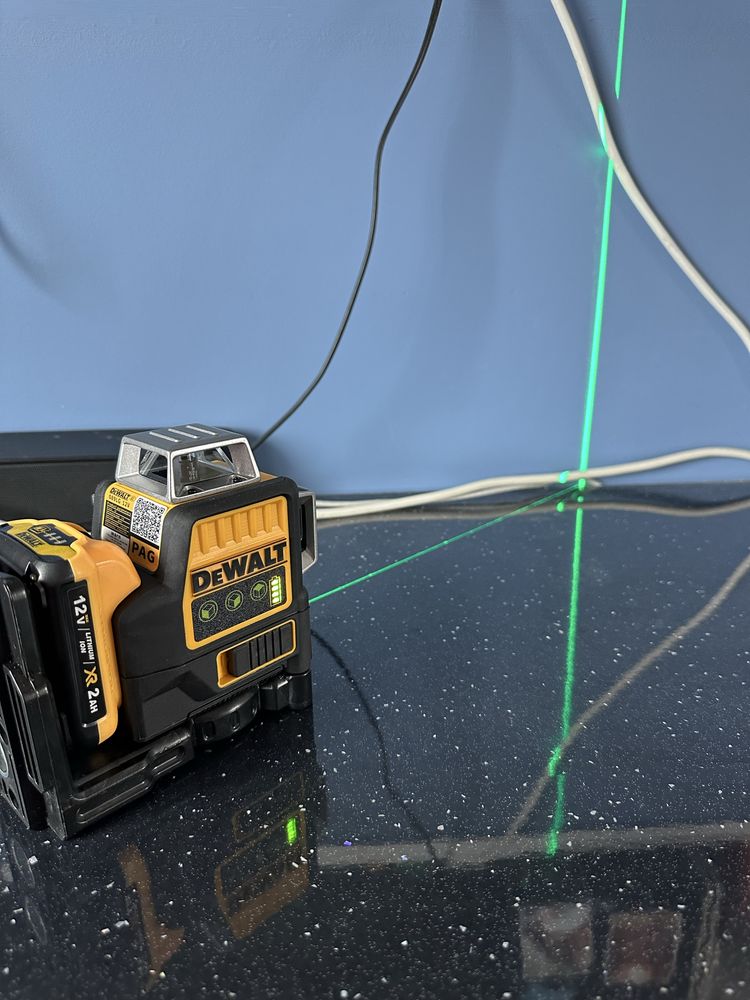Лазер DEWALT 3 посочен