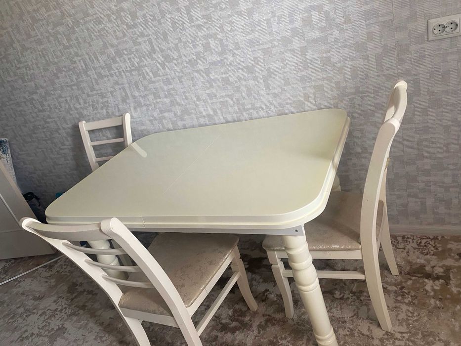 Кухонный стол со стулями, деревянные