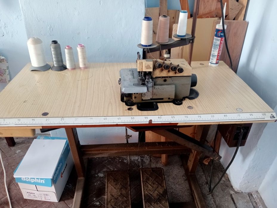 Mașină de surfilat în 3 ațe triploc..