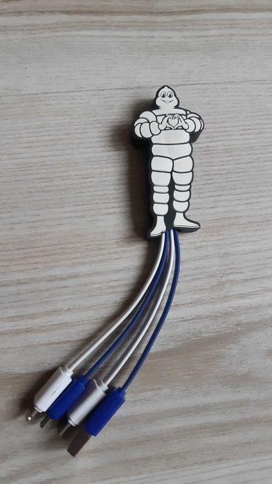 Vând cablu incarcare/date 3 in 1 Michelin USB-C Micro-USB Lightning