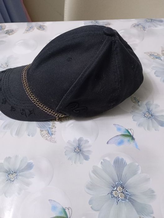 Кепки в отличном состоянии