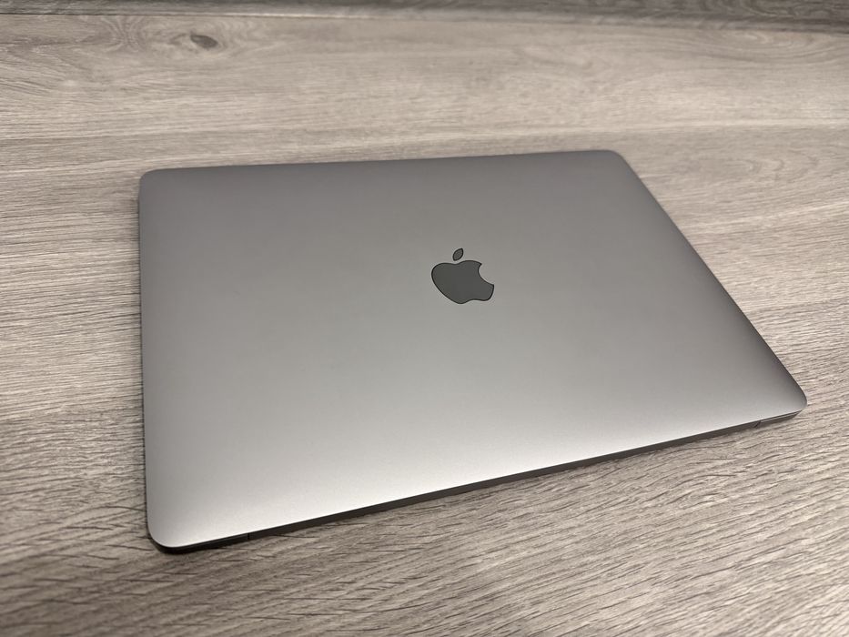 MacBook Pro 13 M1 в идеальном состоянии