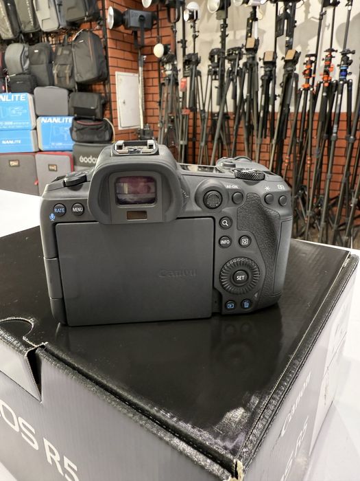 Canon EOS R5 kit Canon RF 24-105mm f/4L IS USM