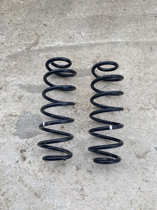 2 arcuri OEM spate  vw golf 5 hatchback