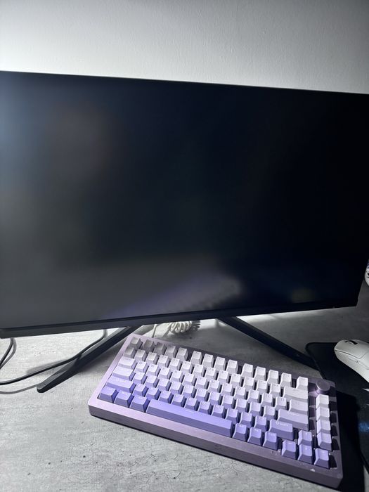 Продам монитор клавиатуру и мышь