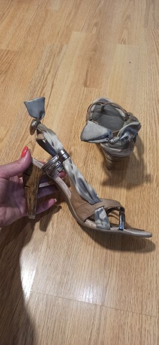 Елегантни обувки на ток