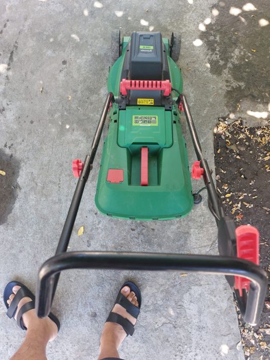 Mașină de tuns iarba