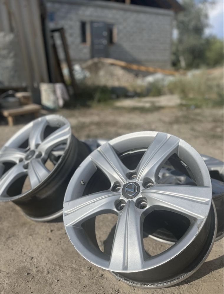 Диск титана Lexus R17
