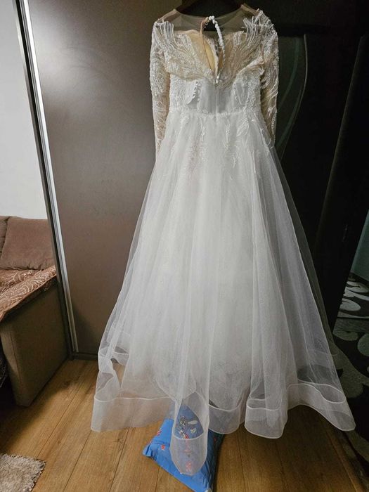 Rochie Miresa cu corset, voal si crinolina