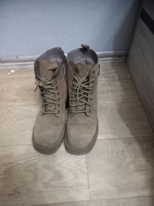Продам зимние ботинки