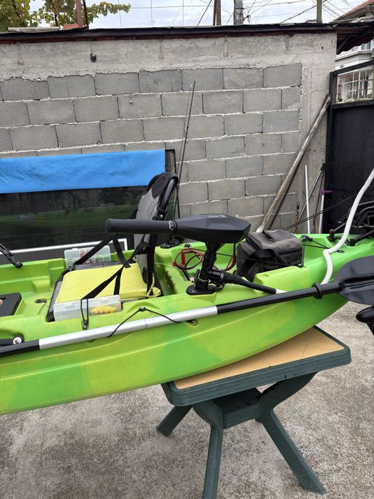 Каяк с ел.двигател