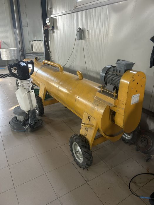 Vand centrifuga de covoare cu perie