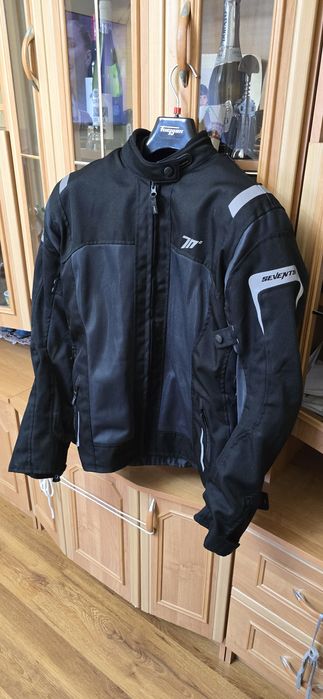 Vand geaca moto  seventy