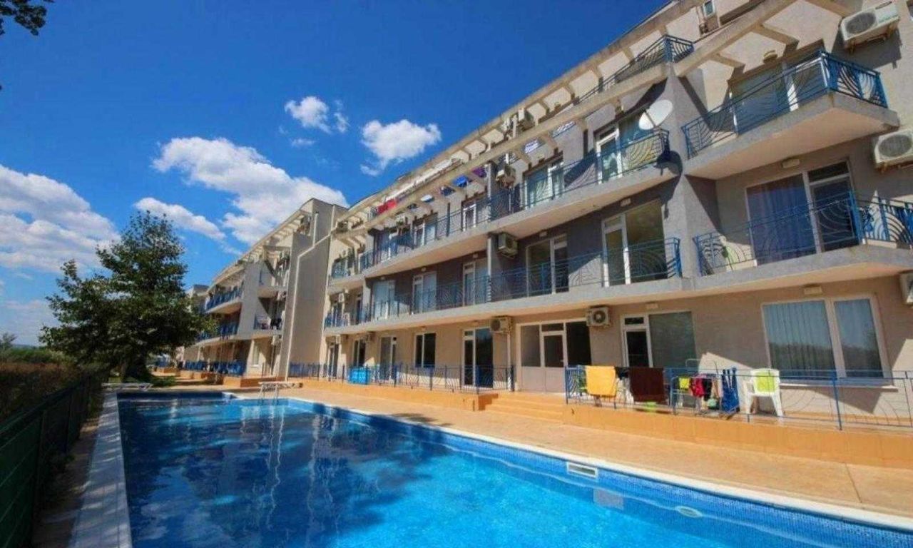 Продава се Тристаен апартамент в к.к. Слънчев бряг - 65 кв.м за 854 €/кв.м - Снимка #9