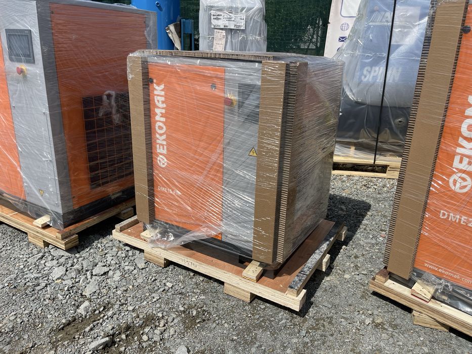 Compresor aer cu surub 7,5kw/10hp EKOMAK Inverter / Magneti Permanenti