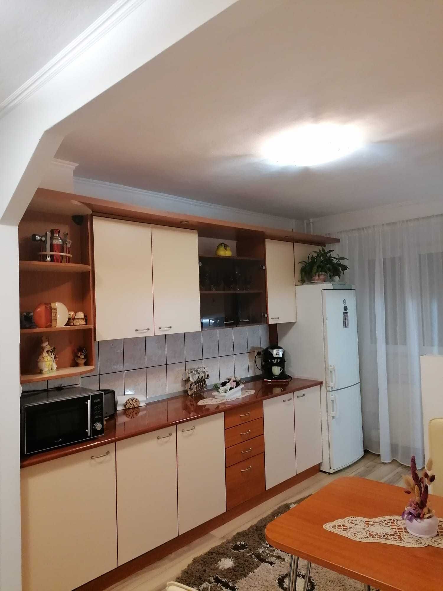 PF inchiriez apartament 3 camere cu garaj – Marasti (FSEGA, Iulius)