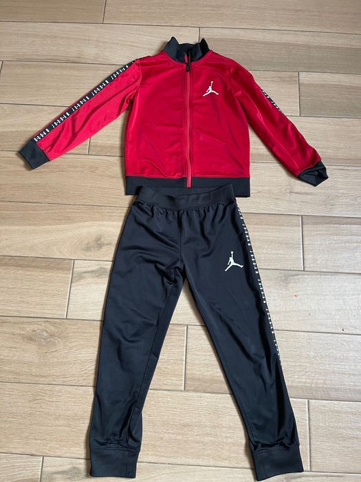 Костюмът оригинален Jordan 116-122
