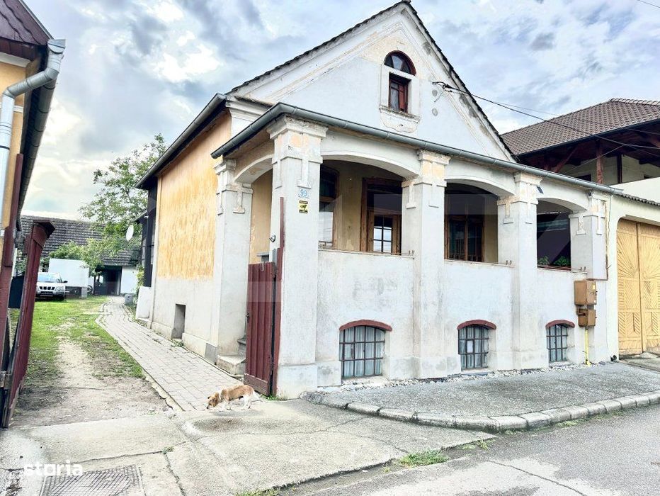 Casa doua corpuri 1000mp teren toate utilitaiile in Lancram