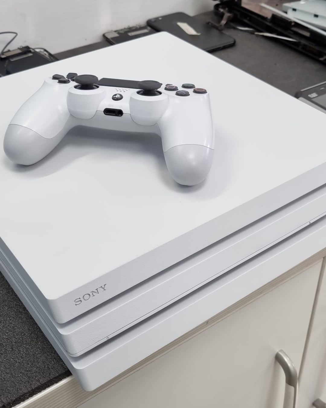 PS4 pro sotiladi xolati idyal