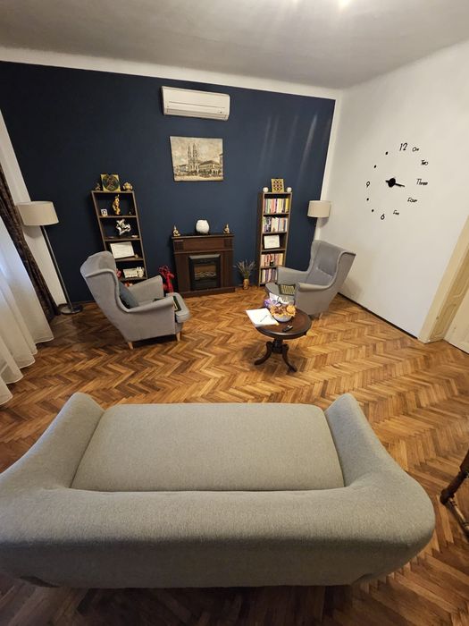 Vând mobilier cabinet