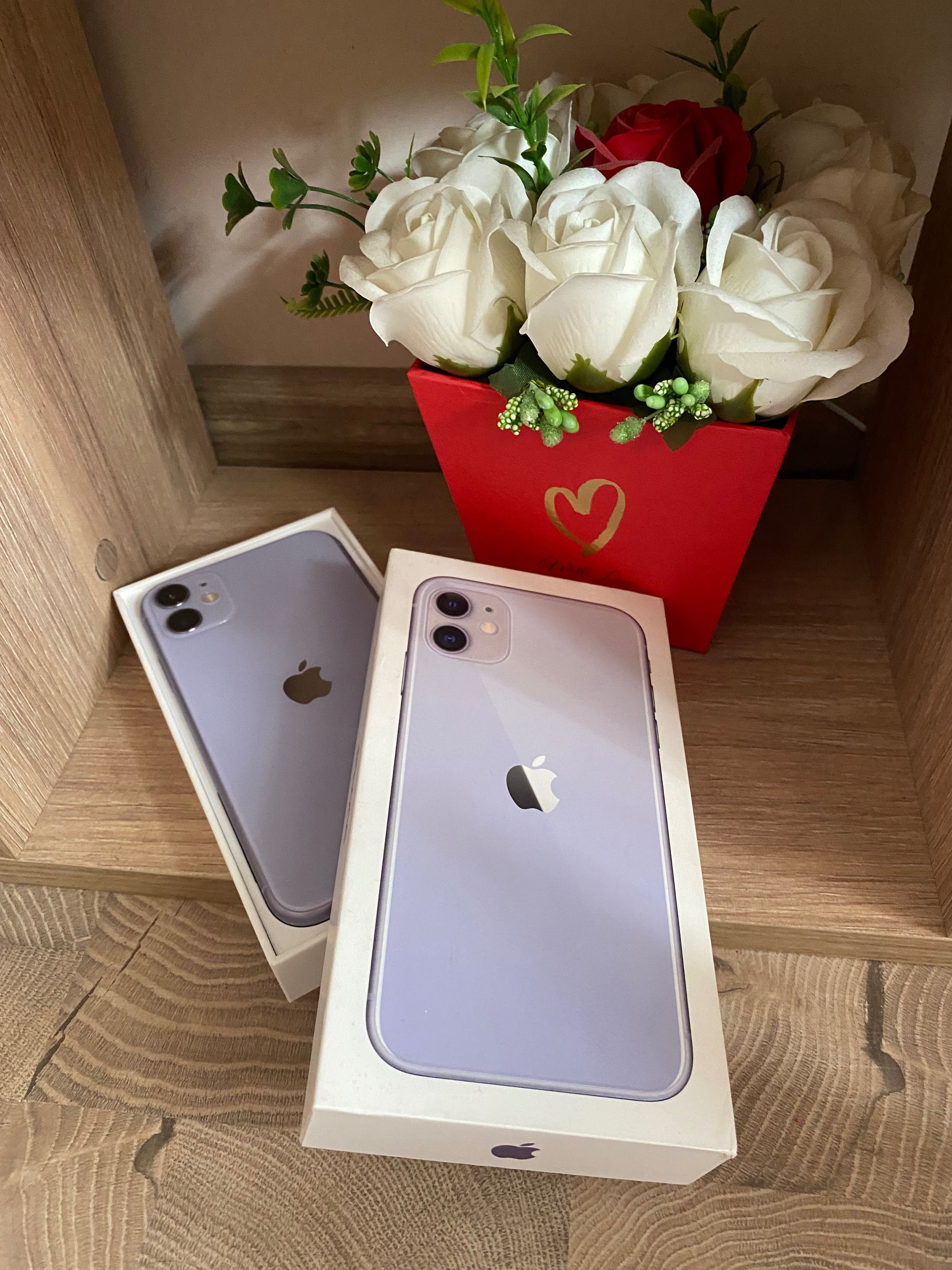 iPhone 11 с кутия