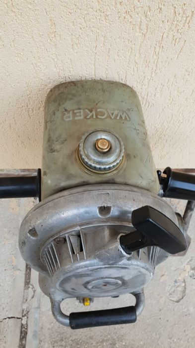 Picamer - Ciocan demolator ,  WACKER  , cu multe -accesorii-