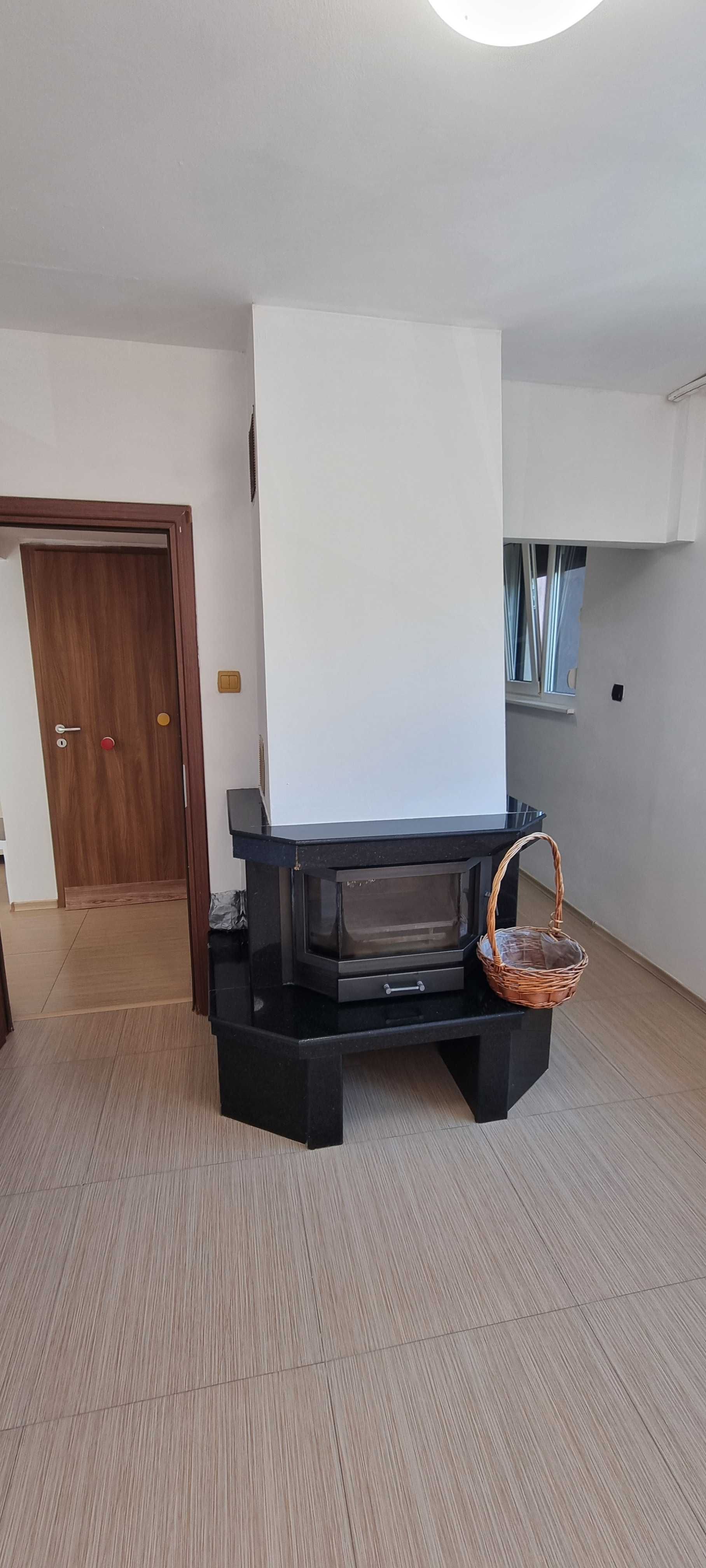 Продава се първи етаж от триетажна къща в кв.Горна баня
