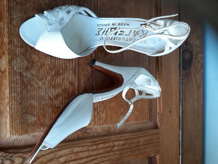 Дамски обувки и сандали от естесвена кожа