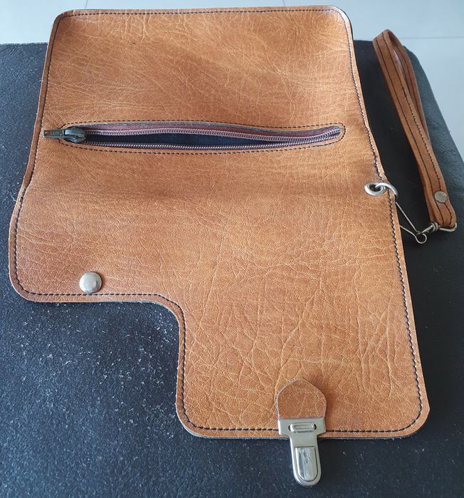 Borseta Oldies din piele foarte calitativă, dimensiuni 24X18X6 cm,