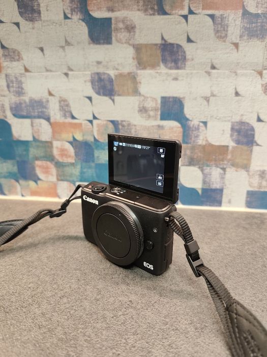 Aparat foto Mirrorless Canon Eos M10 Obiectiv 15-45mm
