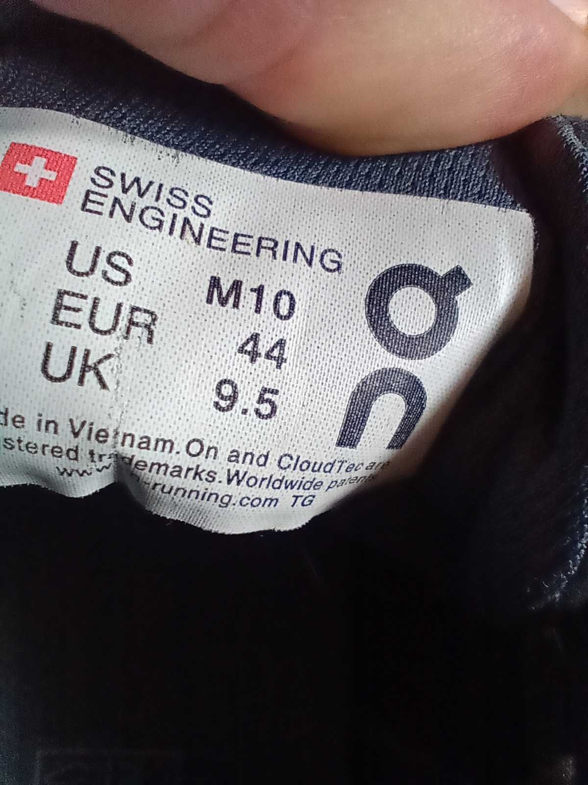On Swiss Engineering Cloud мъжки спортни обувки маратонки 44 номер QC