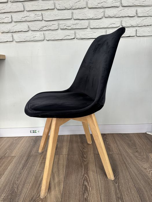 Стул черный в хорошем состянии