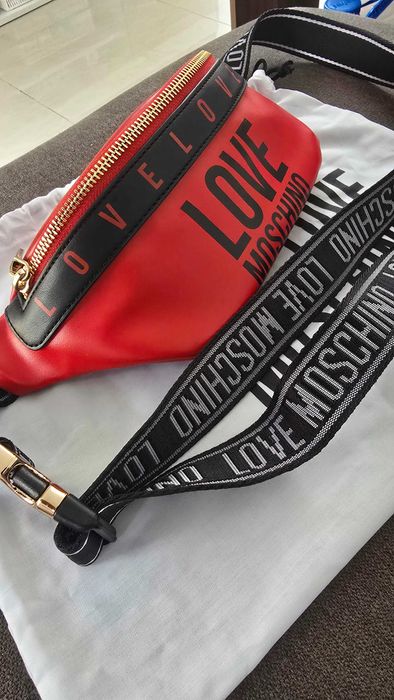 Нова кожена чанта LOVE Moschino