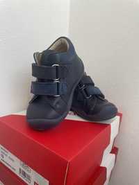 Pantofiori piele Kickers marimea 19