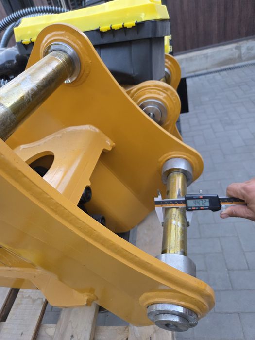 Гидромолот на JCB 3CX 4CX CAT 3В1