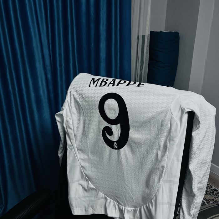 Футболка реал мадрид в идеальном состояние