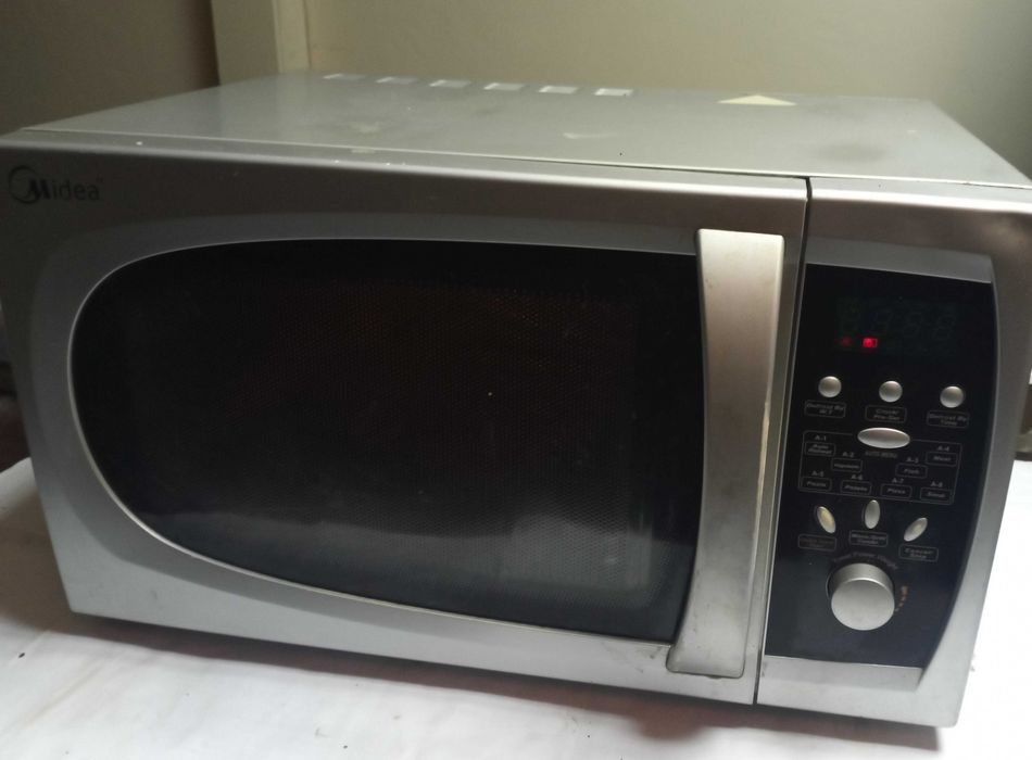 Микровълнова печка Midea