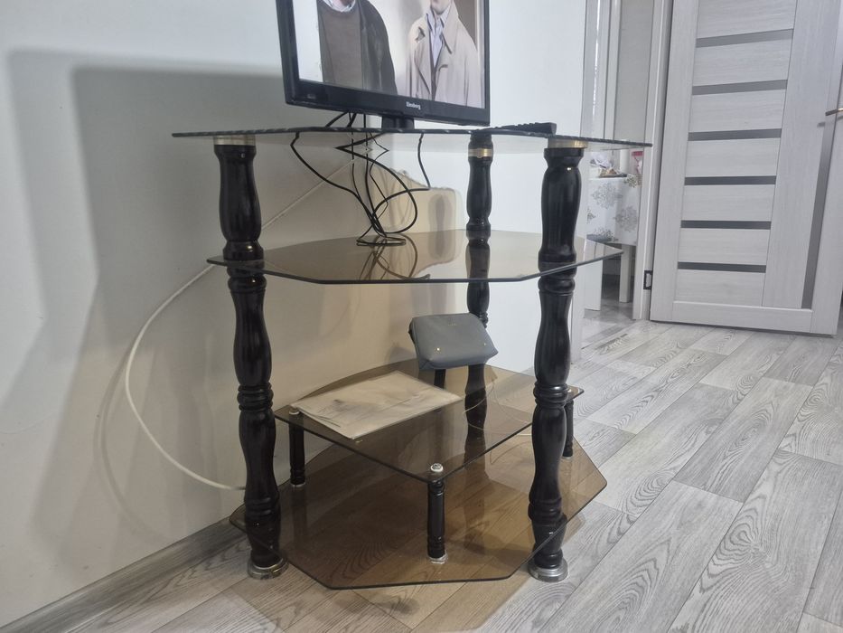 Полка под телевизор