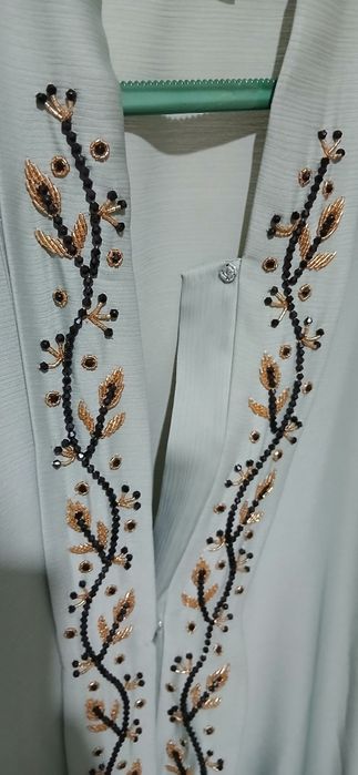 Ayollar arab abayasi