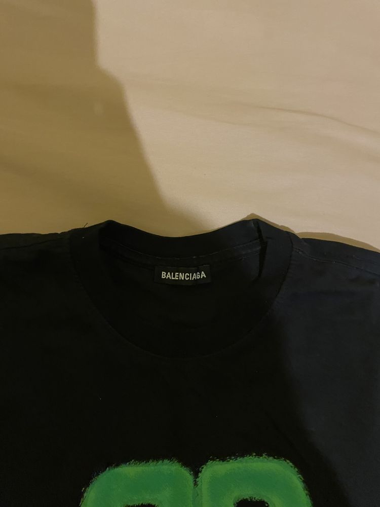 Vand tricou balenciaga BB