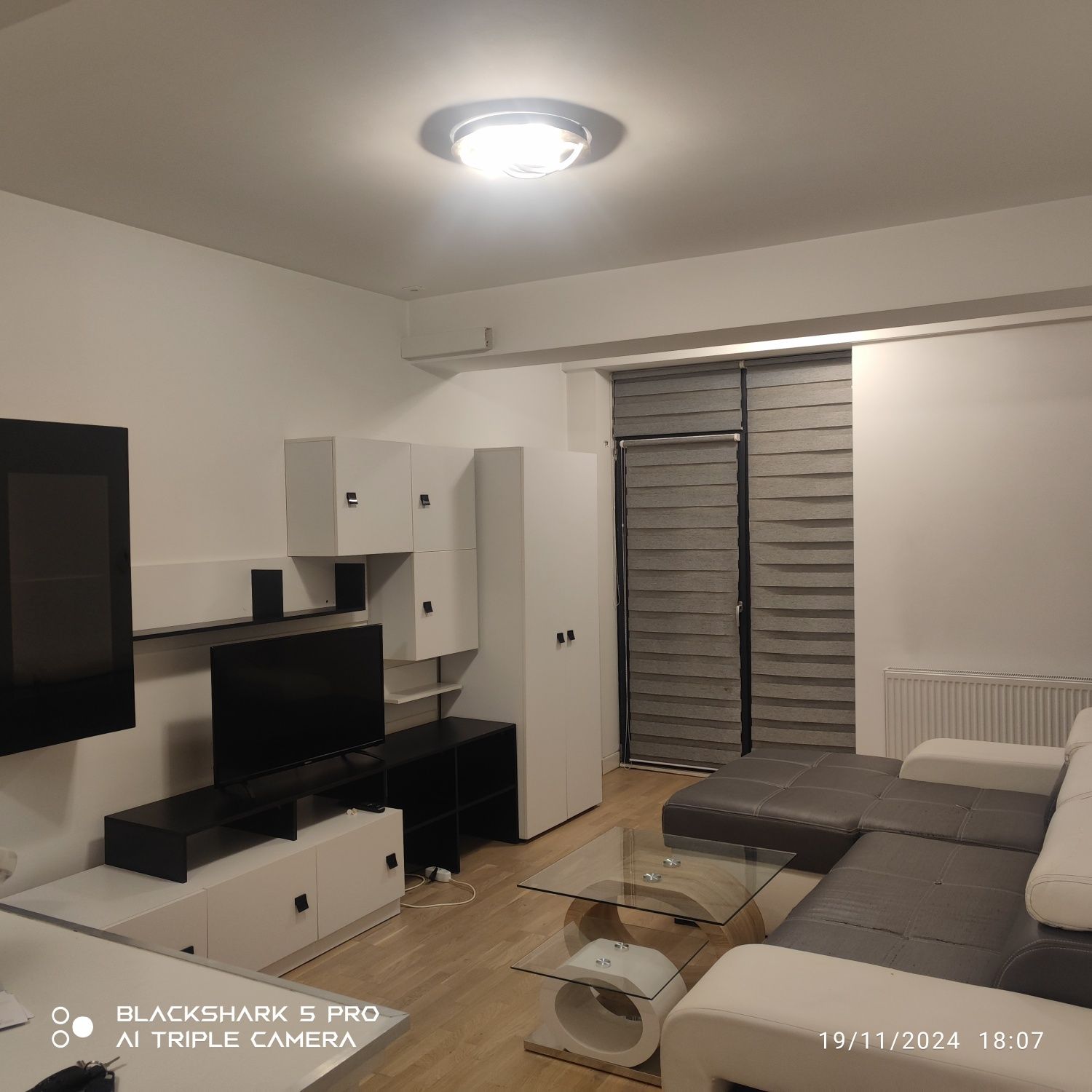 Închiriez apartament 2 camere Tractorul