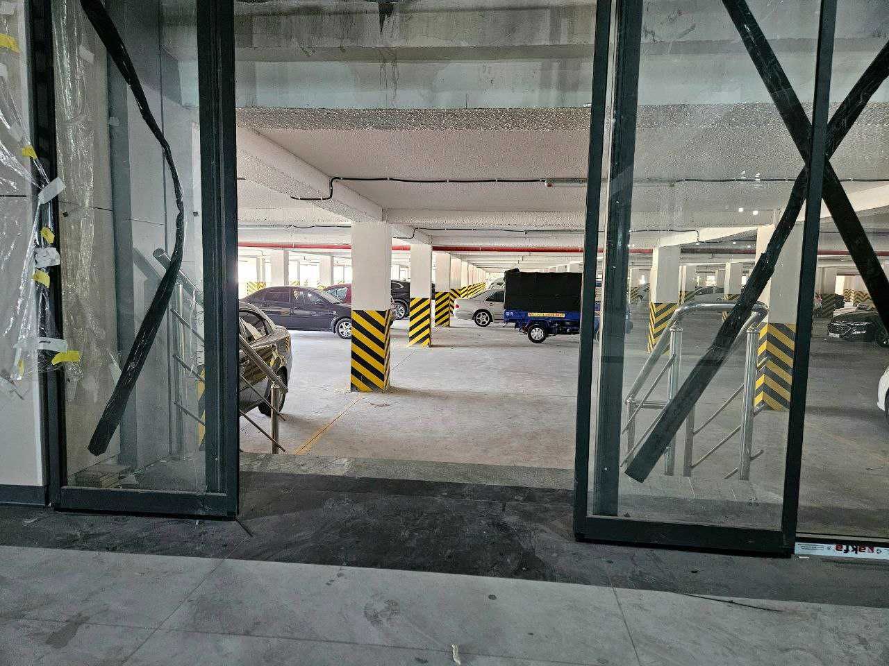 Продам в Scopus Mall магазин с кадастром