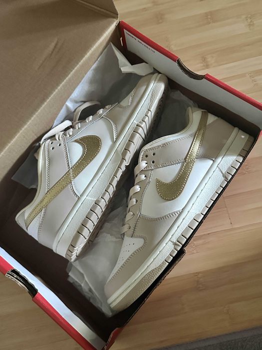 Nike Dunks Metalic gold