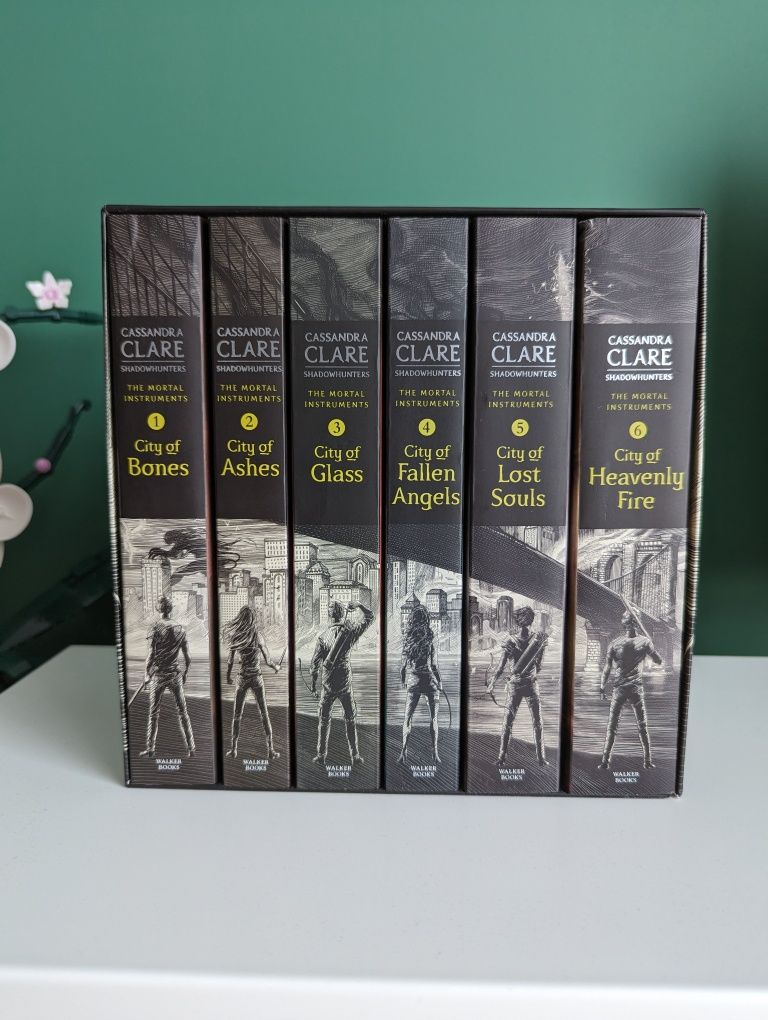 The Mortal Instruments boxed set - книги на английски